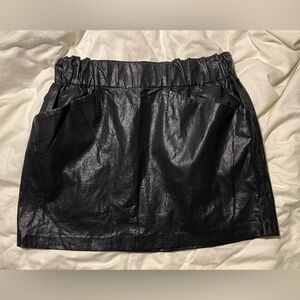 Zara black faux leather skirt with ample pockets